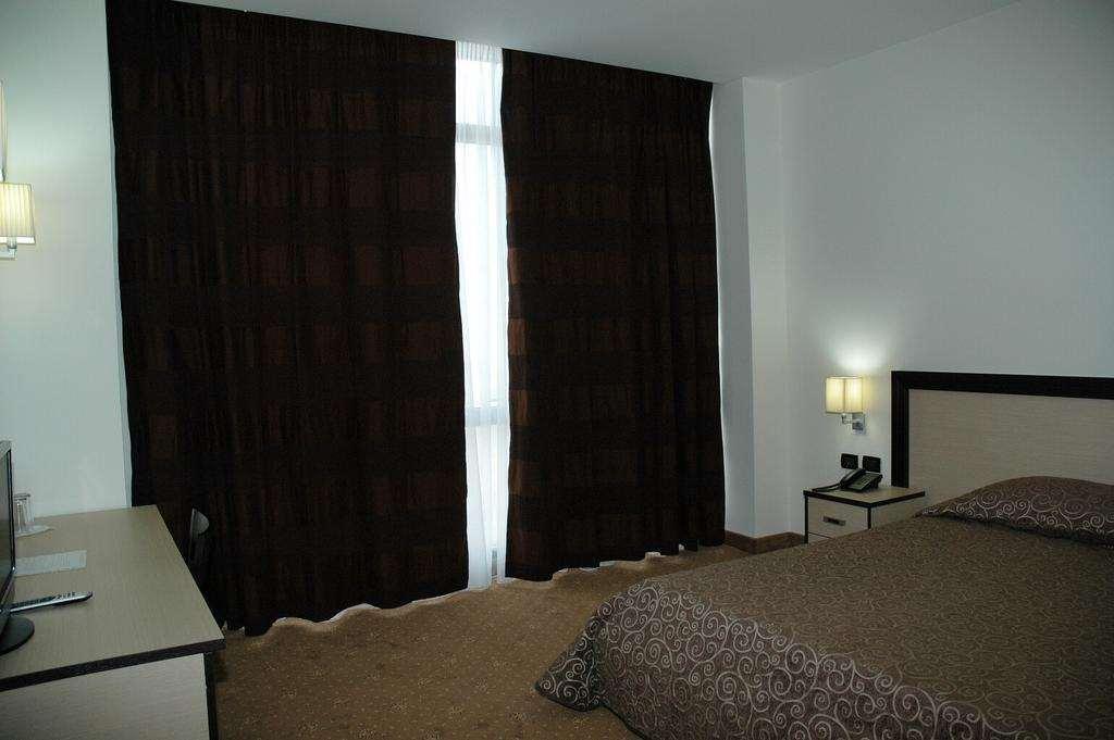 Fieri Hotel Fier Chambre photo